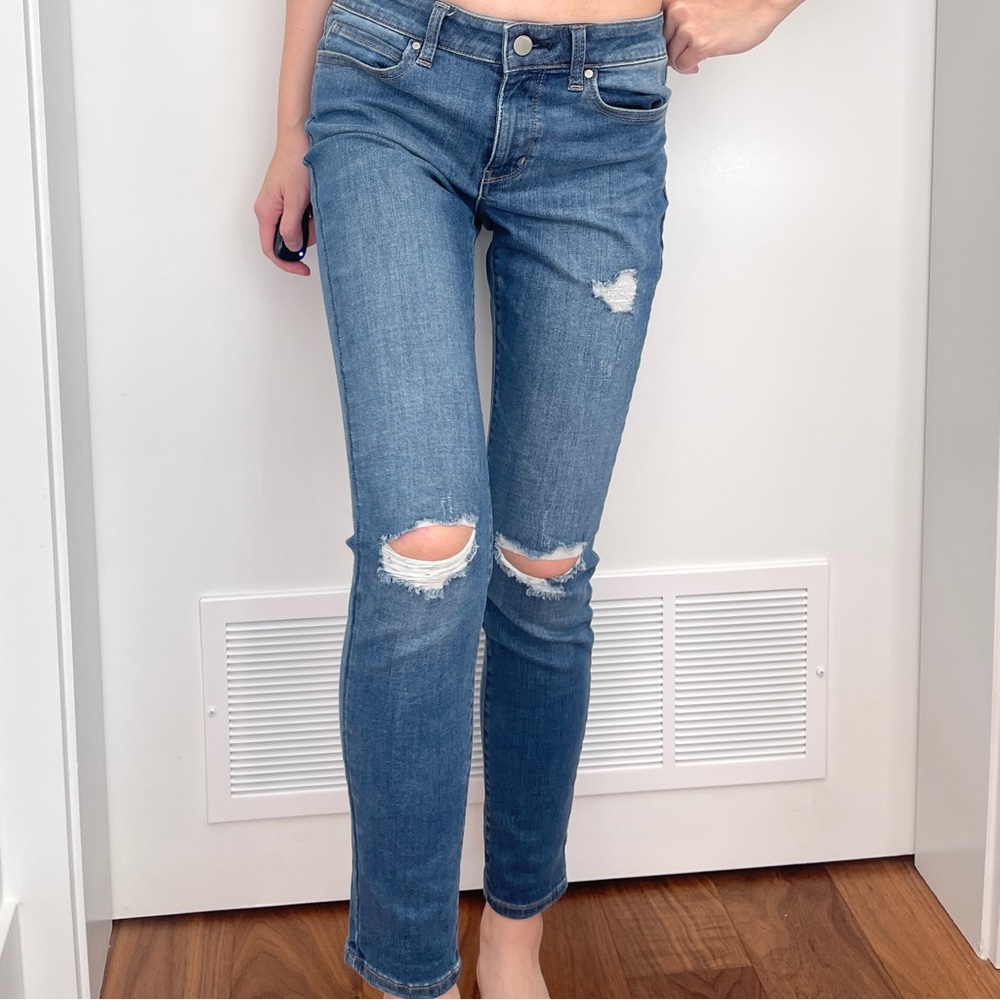 Uniqlo Mid Rise Medium Wash Extra Stretchy Skinny Jeans